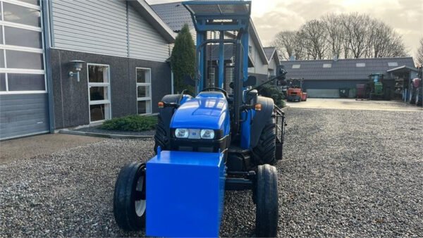 New Holland TN55D MED Byggelift Tractor – 53HP Agricultural Utility Tractor 2003 New Holland TN55D MED Byggelift Tractor – 53HP Agricultural Utility Tractor 2003