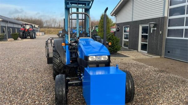 New Holland TN55D MED Byggelift Tractor – 53HP Agricultural Utility Tractor 2003 New Holland TN55D MED Byggelift Tractor – 53HP Agricultural Utility Tractor 2003