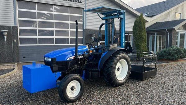 New Holland TN55D MED Byggelift Tractor – 53HP Agricultural Utility Tractor 2003 New Holland TN55D MED Byggelift Tractor – 53HP Agricultural Utility Tractor 2003