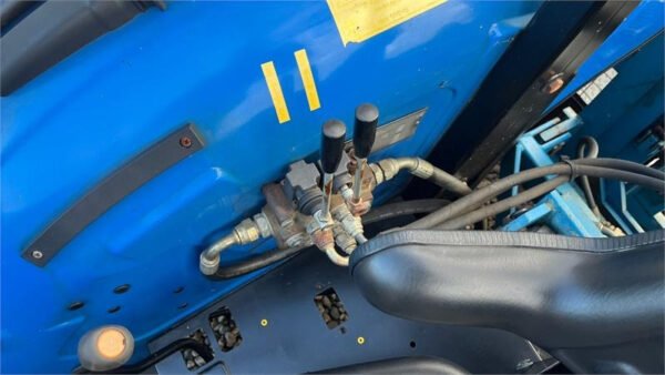 New Holland TN55D MED Byggelift Tractor – 53HP Agricultural Utility Tractor 2003 New Holland TN55D MED Byggelift Tractor – 53HP Agricultural Utility Tractor 2003