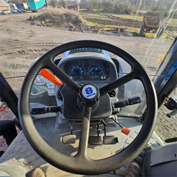 New Holland TS135A Plus Farm Tractor – 135 HP Agricultural Powerhouse 2006