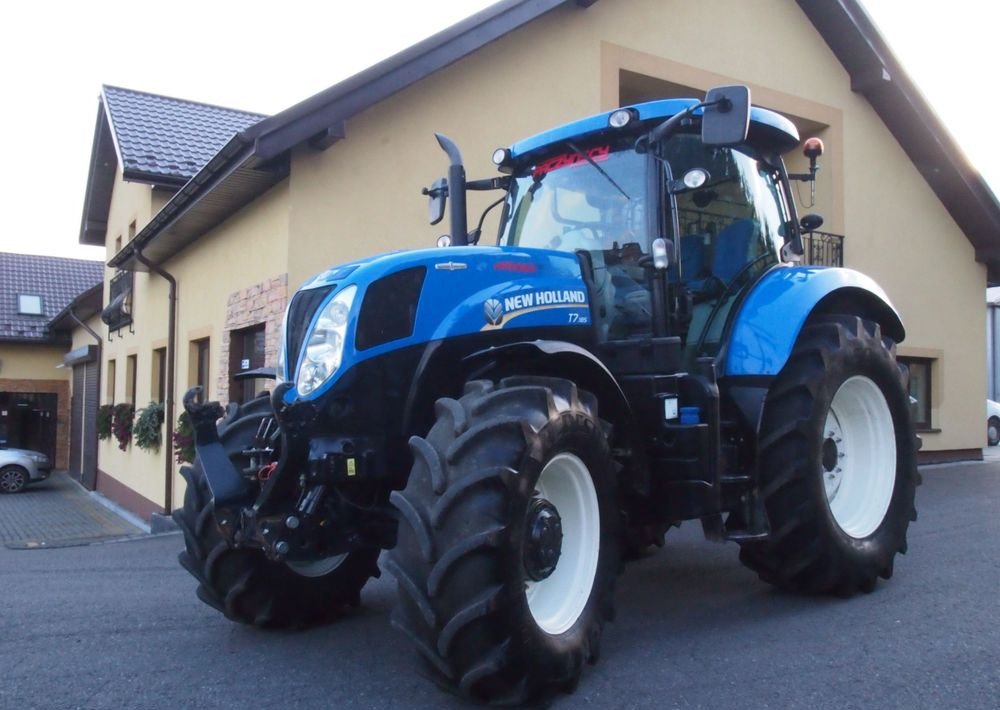 New Holland T7.185 Tractor 2013 – Auto Command CVT High-Performance Farm Tractor
