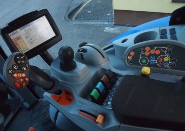 New Holland T7.185 Tractor 2013 – Auto Command CVT High-Performance Farm Tractor