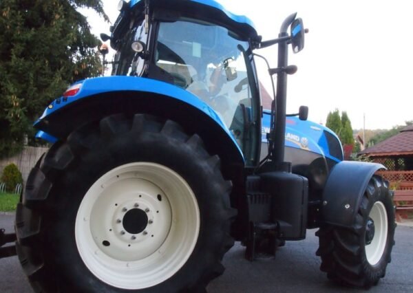 New Holland T7.185 Tractor 2013 – Auto Command CVT High-Performance Farm Tractor