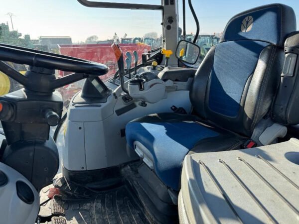 2016 New Holland T7.260 PC Tractor – 260HP High-Performance Agricultural Machine