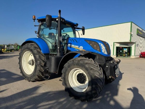 2016 New Holland T7.260 PC Tractor – 260HP High-Performance Agricultural Machine