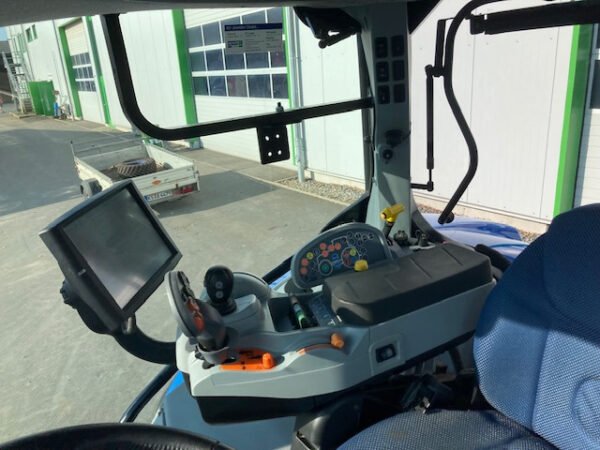 2018 New Holland T6.155 Auto Command Tractor – 155HP CVT High-Performance Farm Tractor