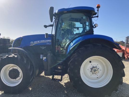 2016 New Holland T7.210 Farm Tractor – 210HP 4WD High-Performance Agricultural Machine