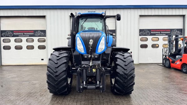 2014 New Holland T8.360 Auto Command Tractor – High-Performance Precision Farming Machine