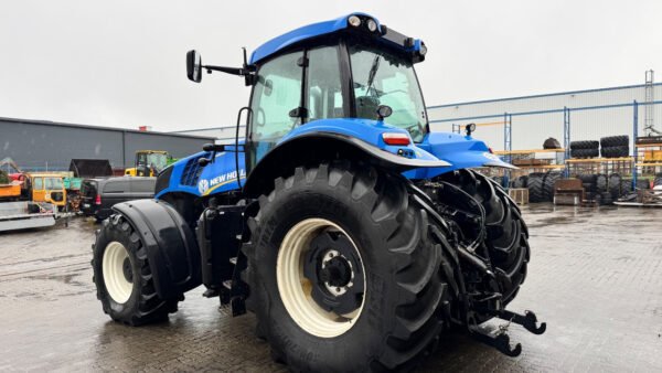 2014 New Holland T8.360 Auto Command Tractor – High-Performance Precision Farming Machine