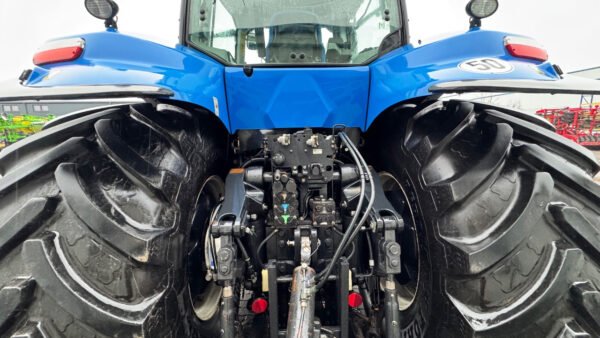 2014 New Holland T8.360 Auto Command Tractor – High-Performance Precision Farming Machine