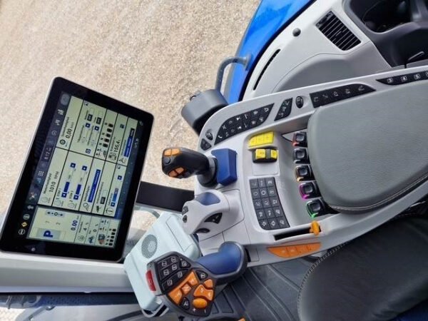 New Holland T8.435 PLMI UC ST. V Tractor – 435HP High-Performance 4WD Agricultural Machine