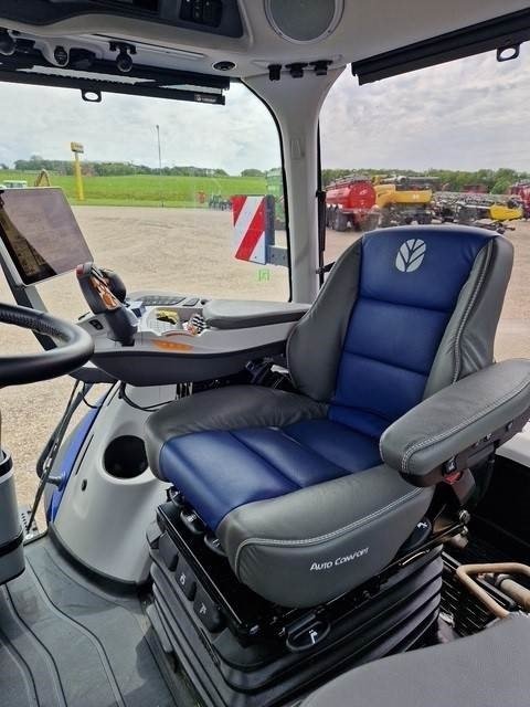 New Holland T8.435 PLMI UC ST. V Tractor – 435HP High-Performance 4WD Agricultural Machine