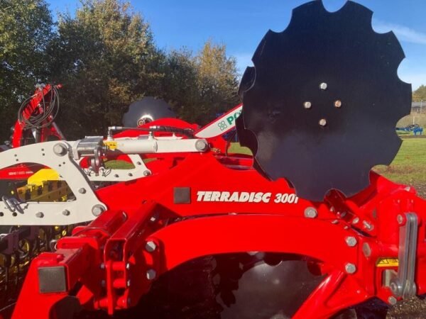 2023 Pöttinger Terradisc 3001 Disc Harrow – 3 m Compact Soil Cultivation Machine