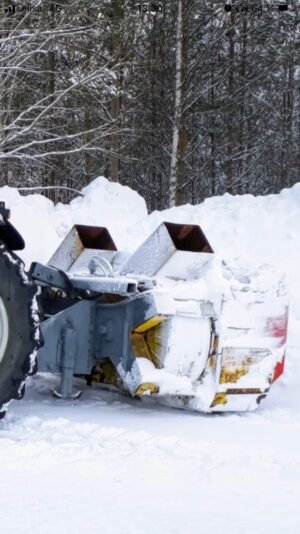 beilhack-270ce040424.jpg Beilhack 270 Snowthrowers — Machinery Depot Pro