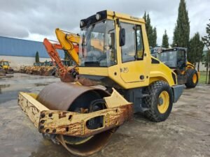bomag-bw-177-d-h-44b157124-1.jpg 2004 Bomag BW 177 D H-4 Rollers Compactors — Machinery Depot Pro