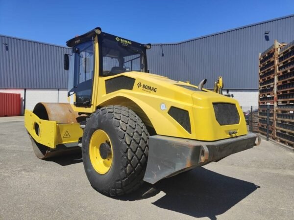 bomag-bw-211-d-505910961b.jpg 2016 Bomag BW 211 D-50 Rollers Compactors — Machinery Depot Pro