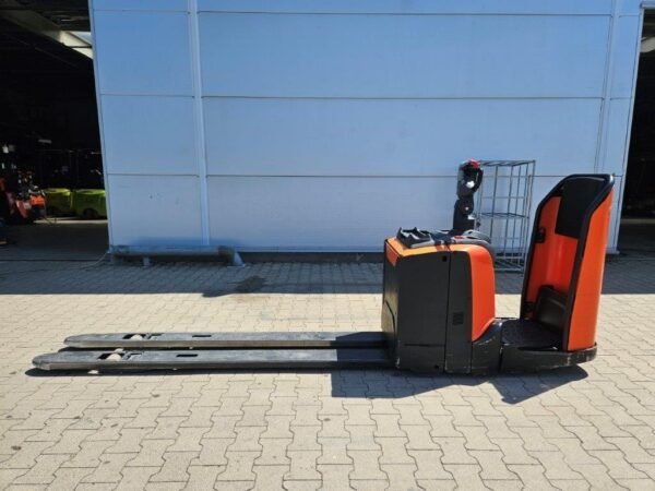 2015 BT LPE 250 Selfpropelledstackers — Machinery Depot Pro