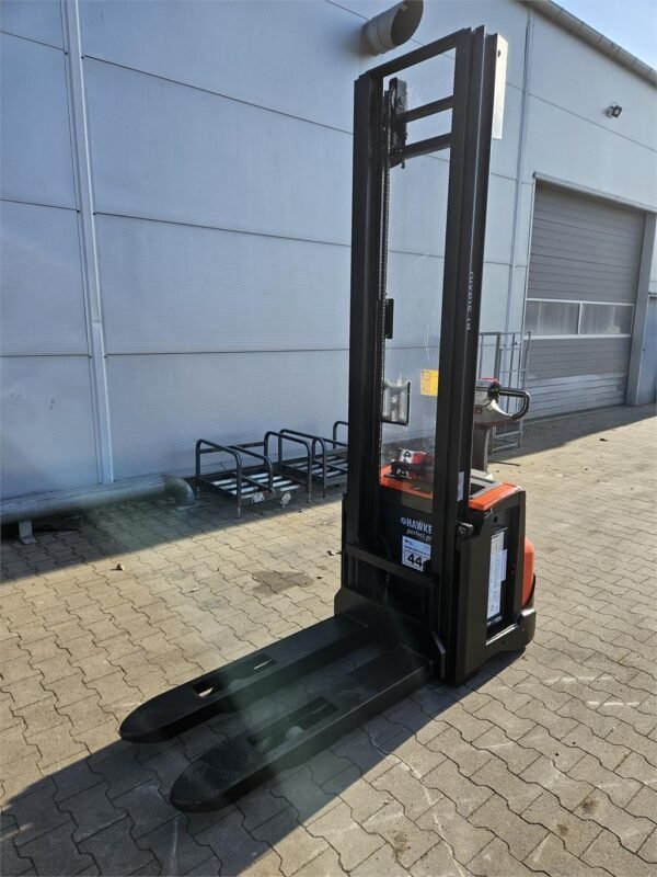 bt-swe-140-battery-202344693022-2.jpg 2015 BT SWE 140 Selfpropelledstackers — Machinery Depot Pro