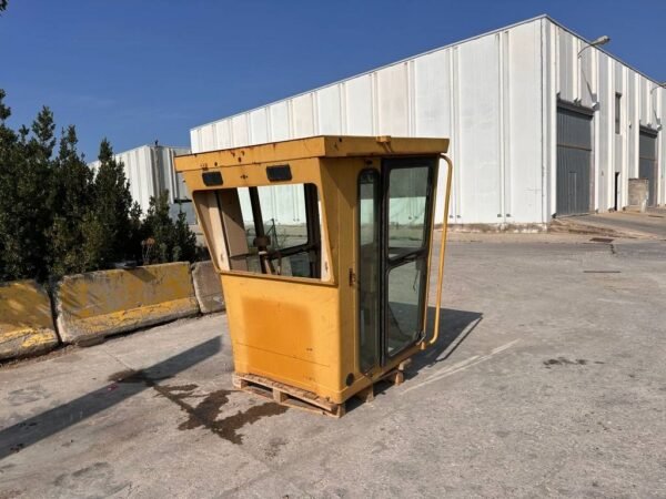 cat-140-hde3d0577.jpg CAT 140 H Constructioncabins — Machinery Depot Pro