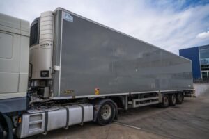 chereau-carrier-1950-mt-dhol88ea7f8f-1.jpg 2015 Chereau +CARRIER 1950 MT+DHOLLANDIA 2.5T Semitemperaturetrailers — Machinery Depot Pro