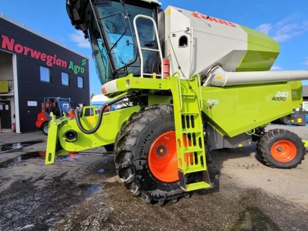 claas-avero-2404feebd58.jpg 2016 CLAAS Avero 240 Combine Harvesters — Machinery Depot Pro