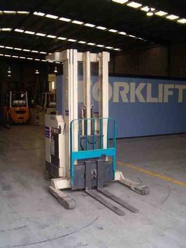 crown-35rrtt21052b4d17c.jpg 2000 Crown 35RRTT210 Reach Trucks — Machinery Depot Pro