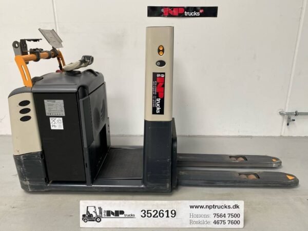2018 Crown GPC3045-1 2 Low Order Pickers â€” Machinery Depot Pro