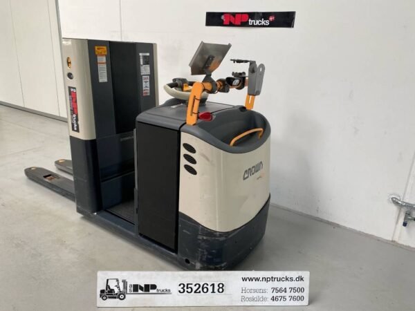 crown-gpc3045-1-297199575.jpg 2018 Crown GPC3045-1 2 Low Order Pickers — Machinery Depot Pro