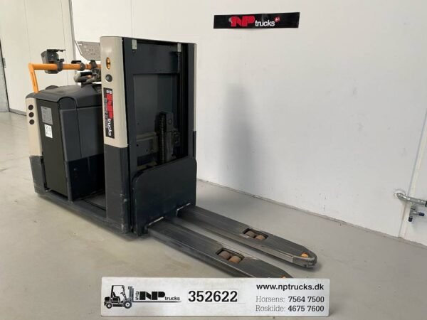 2018 Crown GPC3045-1 2 Low Order Pickers â€” Machinery Depot Pro