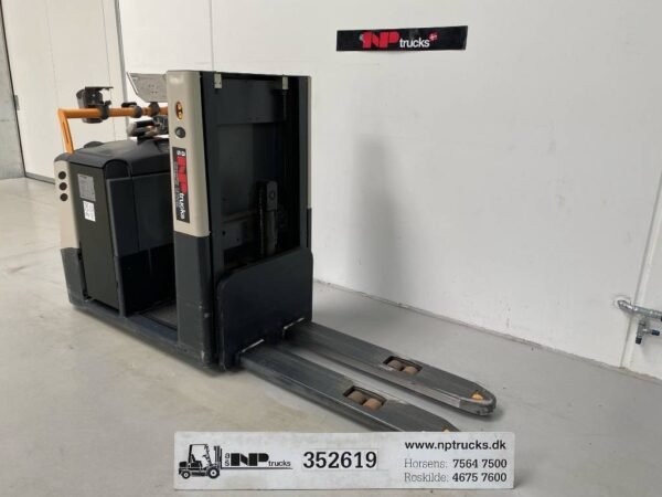 2018 Crown GPC3045-1 2 Low Order Pickers â€” Machinery Depot Pro