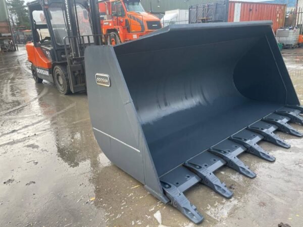 2019 Doosan DL 420-3 Construction Buckets â€” Machinery Depot Pro