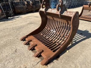 eurosteel-pb-1300-mm-cw30-407461fe1f.jpg Eurosteel PB 1300 mm - CW30/40 Screeningbuckets — Machinery Depot Pro