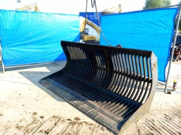 eurosteel-puinriek-sw2000632d7ea4.jpg 2007 Eurosteel Puinriek SW2000 Screeningbuckets — Machinery Depot Pro