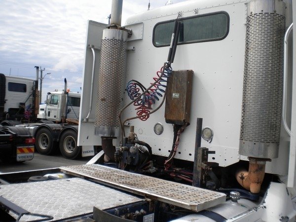 freightliner-century-class621ffe03.jpg 2000 Freightliner Century Tractortrucksmain — Machinery Depot Pro