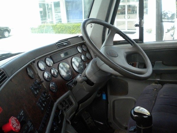 freightliner-century-class69d10fc7.jpg 2000 Freightliner Century Tractortrucksmain — Machinery Depot Pro