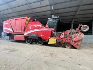 grimme-maxtron-6207022f6d9-1.jpg 2012 Grimme Maxtron 620 Sugar Beet Harvesters — Machinery Depot Pro