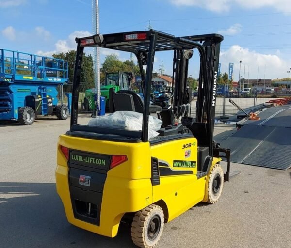 2017 Hyundai 30B-9 3 ton Electric Forklift Trucks — Machinery Depot Pro
