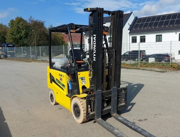 2017 Hyundai 30B-9 3 ton Electric Forklift Trucks — Machinery Depot Pro