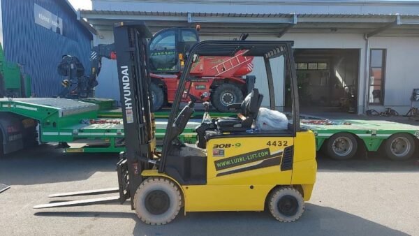 2017 Hyundai 30B-9 3 ton Electric Forklift Trucks — Machinery Depot Pro