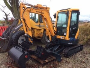2016 Hyundai R25 AK Mini Excavators â€” Machinery Depot Pro