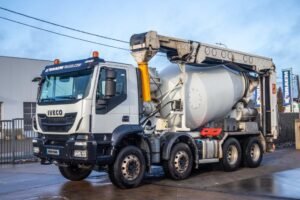 2017 Iveco EUROTRAKKER 400+BAND/TAPIS/BELT-T40 Trucks — Machinery Depot Pro