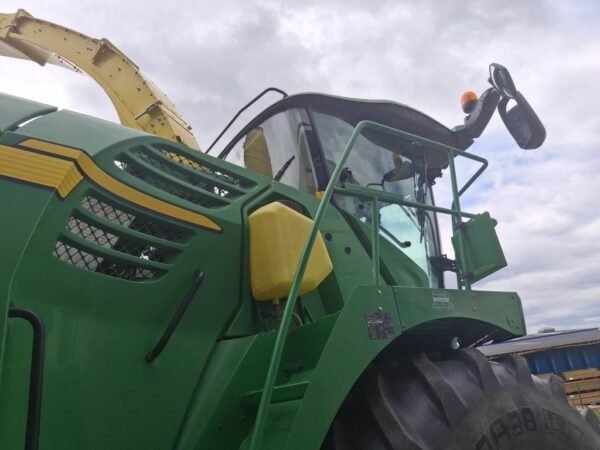 2019 John Deere 8300 i Selfpropelledforagers — Machinery Depot Pro