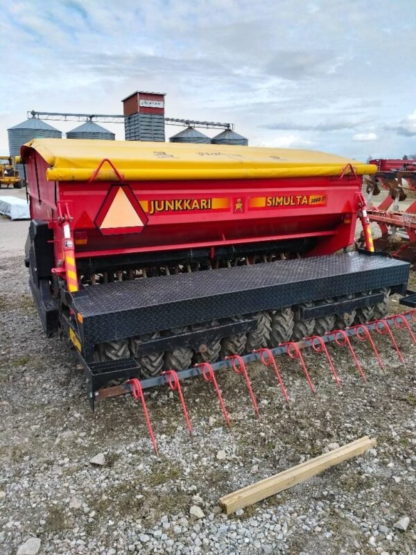 junkkari-simulta-3000-st4d8a6d9f.jpg 1999 Junkkari Simulta 3000 ST Agricombinationdrills — Machinery Depot Pro