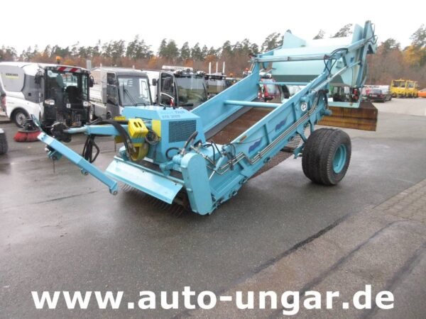 kassbohrer-beachtech-str-200038ce9e29.jpg 1995 Kässbohrer BeachTech STR 2000 Beachcleaningequipment — Machinery Depot Pro