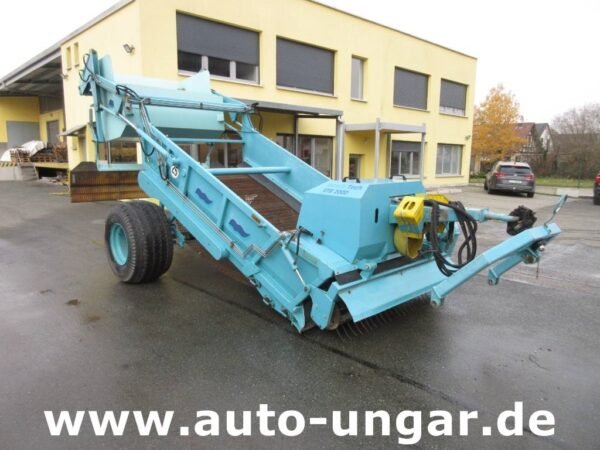 kassbohrer-beachtech-str-20007ebec372.jpg 1995 Kässbohrer BeachTech STR 2000 Beachcleaningequipment — Machinery Depot Pro