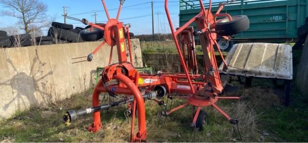 2010 Kuhn GF5202 Rakes â€” Machinery Depot Pro