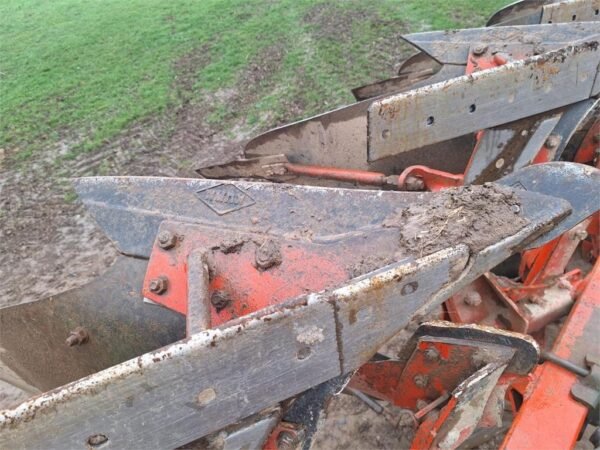 kuhn-standard-se-40d25b81c-3.jpg 1999 Kuhn Standard SE 4 Reversibleploughs — Machinery Depot Pro