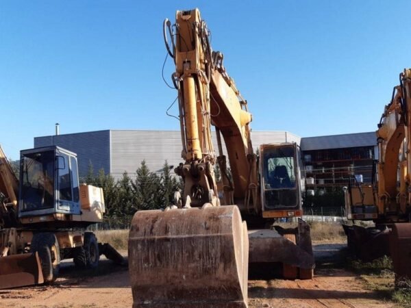 liebherr-a-932523a2214.jpg 2000 Liebherr A 932 Excavators — Machinery Depot Pro