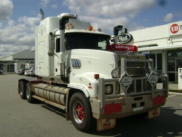 mack-superliner9fd9605d.jpg 2005 Mack Superliner Tractortrucksmain — Machinery Depot Pro